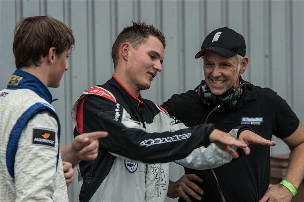 Jacob Sevel (midten) havde en mildt sagt begivenhedsrig søndag. Løb 1 gik ikke for godt og setuppet var ikke rigtigt - men et podie i finalen vejede godt op for det.
(Foto: Niklas Majgaard)